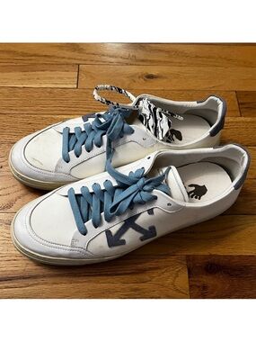 Off-White White & Blue 2.0 Sneaker Box Label
